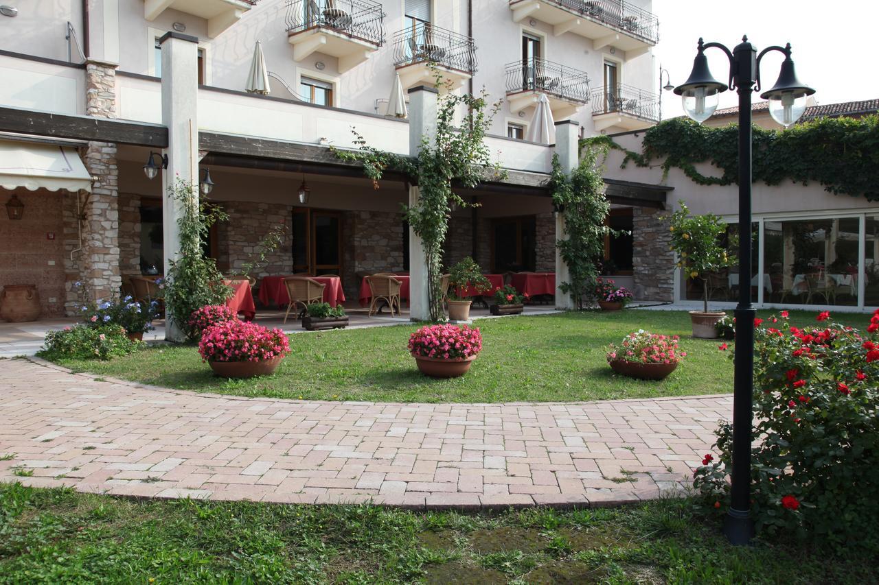 Hotel Belvedere Torri Del Benaco Exteriör bild